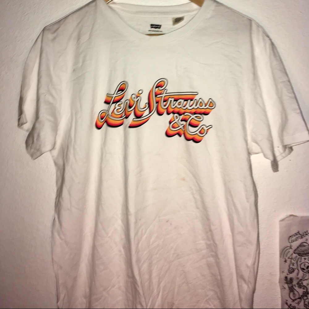 levi graphic tee 🍊